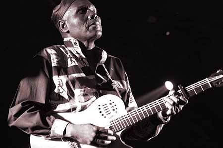 Oliver Mtukudzi © Steve Gordon